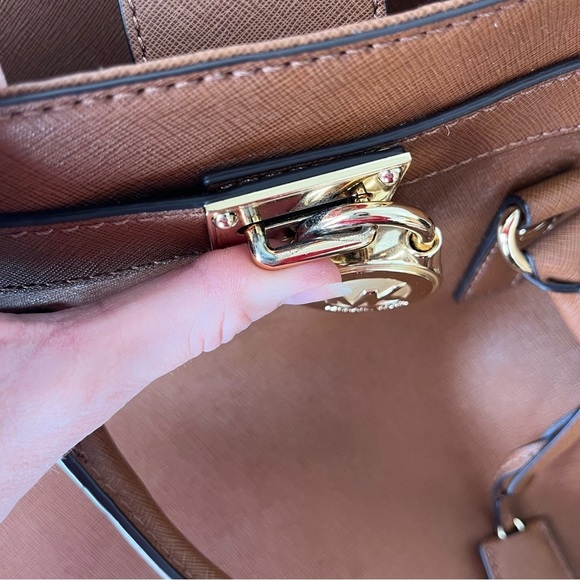 Michael Kors Hamilton large genuine leather purse lock and key charm luggage - Picture 14 of 16